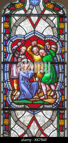 London, Großbritannien - 19 September, 2017: Die steinigung von st. Stephen auf satiniertem Glas in der Kirche der hl. Stephanus rochester Zeile von William wailes (18. Stockfoto