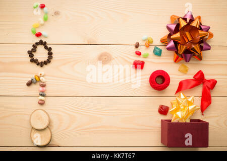 Weihnachten Holz- Hintergrund mit Inschrift 2018 auf der linken Seite Stockfoto