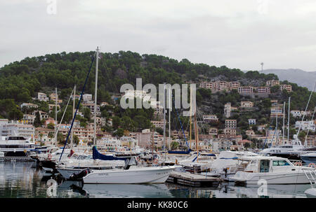 Yachten und Boote im Hafen, Spanien Stockfoto