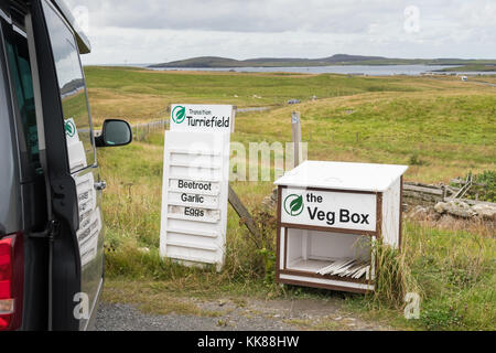 Ehrlichkeit Box für Agrarprodukte von Croft, Sandness, Shetlandinseln, Schottland, Großbritannien Stockfoto