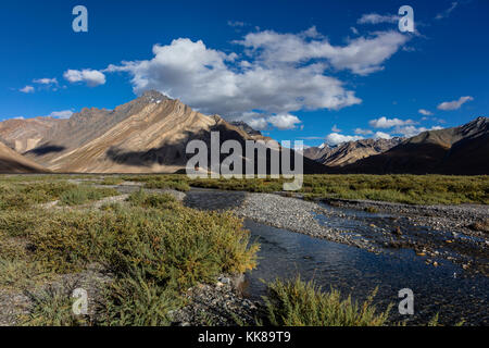 Himalaya-Gipfel der Nun- und Kun-Gebirgskette und Suru-Tal - ZANSKAR, LADAKH, INDIEN Stockfoto