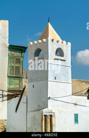 Weiße Moschee in der Medina von kairouan. zum Unesco Welterbe in Tunesien Stockfoto