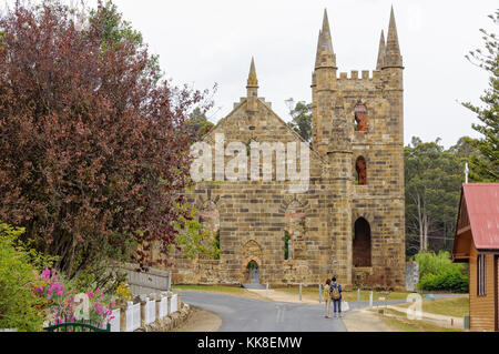 Die Ruine der Sträflingskirche, die nie offiziell geweiht wurde, und das Portal der Anglikanischen Kirche St. David an der Port Arthur Historic Site Stockfoto