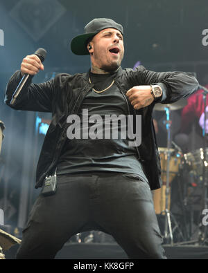 SUNRISE, FL - DEZEMBER 18: Nicky Jam besucht Y100 iHeartRadio Jingle Ball 2016 im BB&T Center am 18. Dezember 2016 in Sunrise, Florida Leute: Nicky Jam Stockfoto