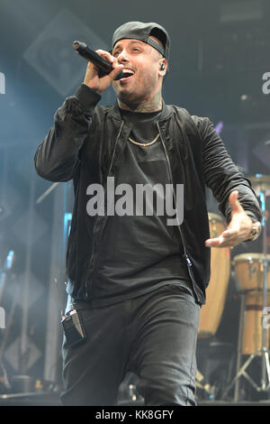 SUNRISE, FL - DEZEMBER 18: Nicky Jam besucht Y100 iHeartRadio Jingle Ball 2016 im BB&T Center am 18. Dezember 2016 in Sunrise, Florida Leute: Nicky Jam Stockfoto