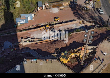 Aufbau fährt auf eine Ergänzung zu Vulcan Park in Birmingham, AL. Stockfoto