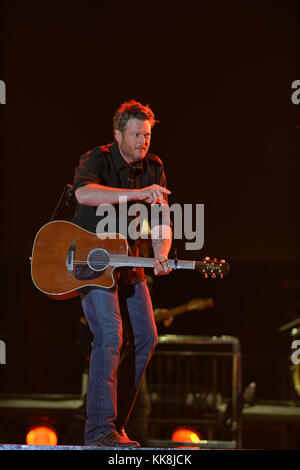 FORT LAUDERDALE, FL - APRIL 17: Country-Sänger Blake Shelton tritt während des Tortuga Music Festivals auf. Shelton ist auch für seine Rolle als Richter bei den im Fernsehen übertragenen Gesangswettbewerben Nashville Star, Clash of the Choirs und The Voice bekannt. Shelton war mit der Landsfrau Miranda Lambert verheiratet und hat sich am 17. April 2016 in Fort Lauderdale, Florida, mit der Sängerin Gwen Stefani verabredeten. Personen: Blake Shelton Transmission Ref: MNC Stockfoto