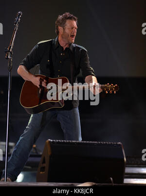 FORT LAUDERDALE, FL - APRIL 17: Country-Sänger Blake Shelton tritt während des Tortuga Music Festivals auf. Shelton ist auch für seine Rolle als Richter bei den im Fernsehen übertragenen Gesangswettbewerben Nashville Star, Clash of the Choirs und The Voice bekannt. Shelton war mit der Landsfrau Miranda Lambert verheiratet und hat sich am 17. April 2016 in Fort Lauderdale, Florida, mit der Sängerin Gwen Stefani verabredeten. Personen: Blake Shelton Transmission Ref: MNC Stockfoto