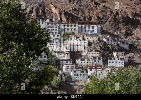 Das KARSHA GOMPA ist das größte buddhistische Kloster im STUMPFEN FLUSSTAL - ZANSKAR, LADAKH, INDIEN Stockfoto