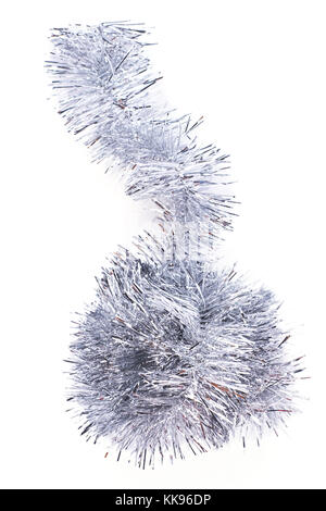 Silver christmas garland auf weißem Hintergrund. Stockfoto