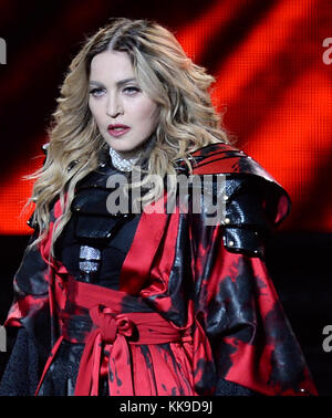 MIAMI, FL - Januar 23: Madonna ist gesehen auf der Bühne während ihre rebellischen Herzen Tour an der American Airlines Arena am 23. Januar in Miami, Florida, 2016. Leute: Madonna T Stockfoto