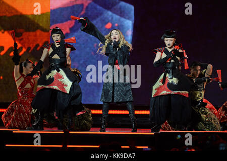 MIAMI, FL - Januar 23: Madonna ist gesehen auf der Bühne während ihre rebellischen Herzen Tour an der American Airlines Arena am 23. Januar in Miami, Florida, 2016. Leute: Madonna T Stockfoto