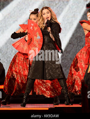 MIAMI, FL - Januar 23: Madonna ist gesehen auf der Bühne während ihre rebellischen Herzen Tour an der American Airlines Arena am 23. Januar in Miami, Florida, 2016. Leute: Madonna T Stockfoto