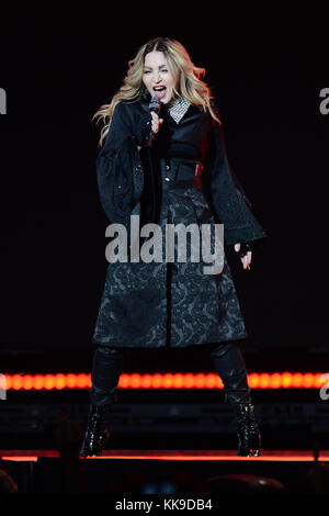 MIAMI, FL - Januar 23: Madonna ist gesehen auf der Bühne während ihre rebellischen Herzen Tour an der American Airlines Arena am 23. Januar in Miami, Florida, 2016. Leute: Madonna T Stockfoto