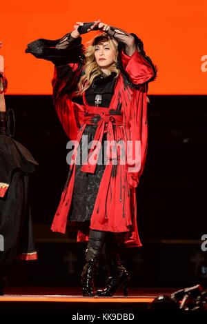 MIAMI, FL - Januar 23: Madonna ist gesehen auf der Bühne während ihre rebellischen Herzen Tour an der American Airlines Arena am 23. Januar in Miami, Florida, 2016. Leute: Madonna T Stockfoto