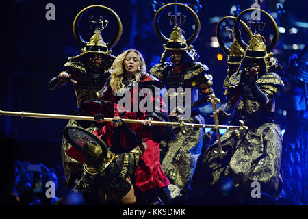 MIAMI, FL - Januar 23: Madonna ist gesehen auf der Bühne während ihre rebellischen Herzen Tour an der American Airlines Arena am 23. Januar in Miami, Florida, 2016. Leute: Madonna T Stockfoto