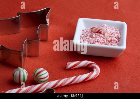 Candy Cane und Cookie Cutter Stockfoto