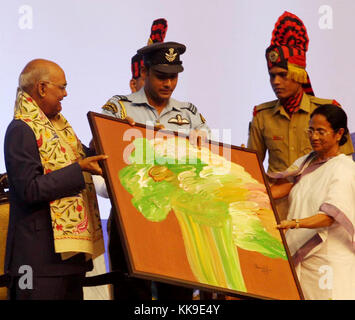 Kolkata, Indien. 28 Nov, 2017. der Präsident von Indien Shri Ram Nath kovind civic Rezeption von West Bengal Chief minester Mamata Banerjee in Kolkata netaji Indoor Stadium am 28. November 2017 empfangen. Credit: sandip Saha/Pacific Press/alamy leben Nachrichten Stockfoto