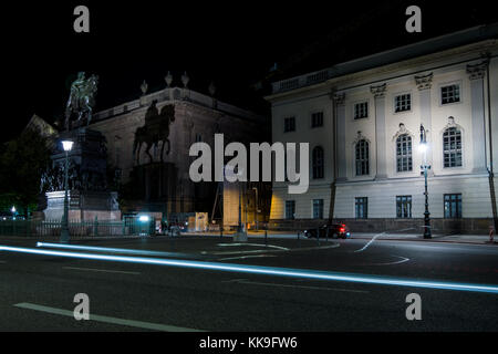 Berlin - Oktober 08, 2017: Reiterstandbild Friedrichs des Großen auf unter den Linden am Abend Beleuchtung. Stockfoto