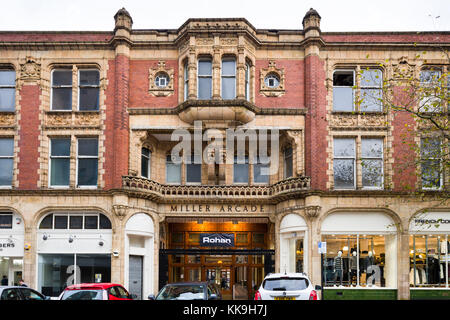 Eingang zum Miller Arcade, einem gut erhaltenen viktorianischen Einkaufspassage in Preston, Lancashire, UK. Stockfoto