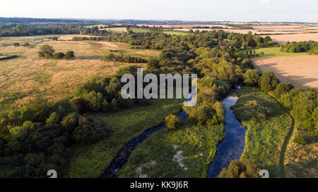 Luftaufnahme des Flusses Test bei Longparish, Hampshire Stockfoto