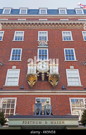 London, Westminster die Front von Fortnum & Mason's Store bei 181 Piccadilly Stockfoto