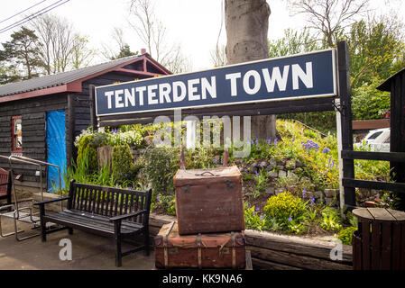 Tenterden Town Bahnhof Zeichen in Kent, England, Großbritannien Stockfoto