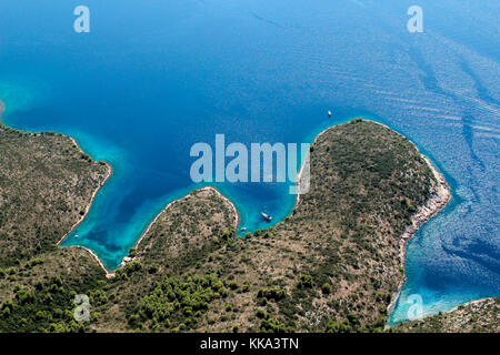 Schuß von Luft, wenige Buchten auf der Insel Hvar, in Adria, der längste und der sonnigsten kroatischen Insel und eine der schönsten Inseln der worl Stockfoto