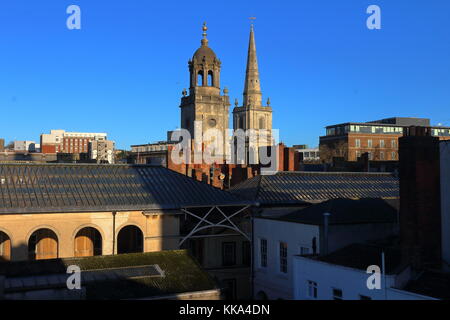 Türme der Kirche Christi und aller Heiligen neben St Nicholas Markt, Bristol City Centre, am frühen Morgen november 2017 Stockfoto