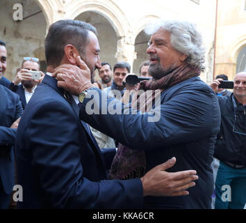 Beppe Grillo in Palermo für die Kampagne der 5-Sterne-Bewegung für die Regionen in Sizilien Mit: Beppe Grillo Where: Palermo, Italien When: 29 Okt 2017 Credit: IPA/WENN.com ***Nur für die Veröffentlichung in Großbritannien, USA, Deutschland, Österreich, der Schweiz verfügbar Stockfoto