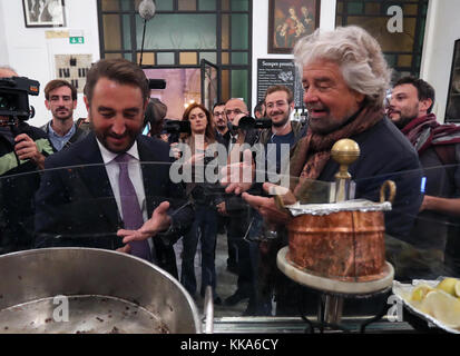 Beppe Grillo in Palermo für die Kampagne der 5-Sterne-Bewegung für die Regionen in Sizilien Mit: Beppe Grillo Where: Palermo, Italien When: 29 Okt 2017 Credit: IPA/WENN.com ***Nur für die Veröffentlichung in Großbritannien, USA, Deutschland, Österreich, der Schweiz verfügbar Stockfoto