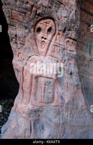 Kinver Kante ist die Heimat der letzten Höhlenwohnungen Wohnungen in England belegt, mit einem Satz komplette Höhle - Häuser ausgegraben in den lokalen Sandstein. Stockfoto