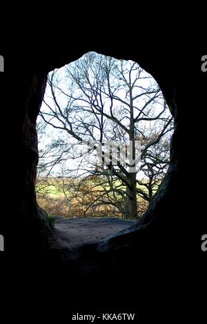 Kinver Kante ist die Heimat der letzten Höhlenwohnungen Wohnungen in England belegt, mit einem Satz komplette Höhle - Häuser ausgegraben in den lokalen Sandstein. Stockfoto