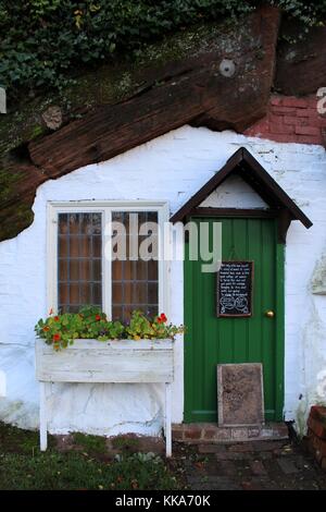 Kinver Kante ist die Heimat der letzten Höhlenwohnungen Wohnungen in England belegt, mit einem Satz komplette Höhle - Häuser ausgegraben in den lokalen Sandstein. Stockfoto