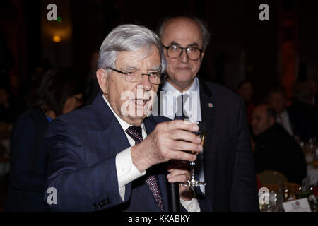 Paris, Frankreich. November 2017. Jean-Pierre Chevènement nimmt an der Galanacht der Freunde Palästinas im Palais de la Porte Dorée, Paris, Frankreich, Teil. Quelle: Bernard Menigault/Alamy Live News Stockfoto