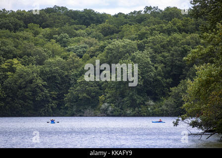 Illinois City, Iowa, USA. August 2017. Paddler werden gesehen, die eine Pause auf Lake George in Illinois City, Illinois, am Donnerstag, 17. August 2017. Kredit: Andy Abeyta, Quad-City Times/Quad-City Times/ZUMA Wire/Alamy Live News Stockfoto