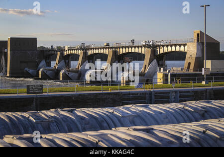 Gladstone, Iowa, USA. August 2017. Lock and Dam 18 wird in Gladstone, Illinois, am Donnerstag, 17. August 2017 gesehen. Kredit: Andy Abeyta, Quad-City Times/Quad-City Times/ZUMA Wire/Alamy Live News Stockfoto