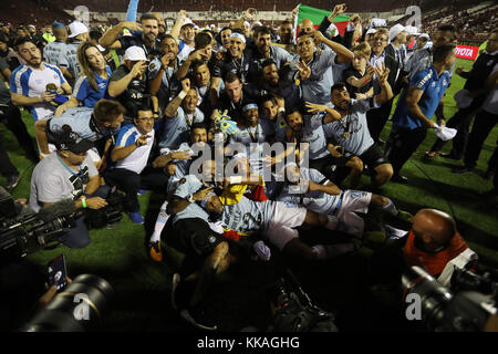 Buenos Aires, Argentinien. 29 Nov, 2017. Gremio Porto Alegre feiert ihren Sieg und Meisterschaft der Libertadores Cup 2017 Credit: Canon 2260/Alamy leben Nachrichten Stockfoto