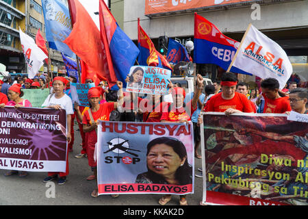 Cebu City, Philippinen. Der 30. November ist ein jährlicher Urlaub auf den Philippinen feiern das Leben des Nationalhelden Andres Bonifacio, eine zentrale Figur in der Revolution gegen die spanische Herrschaft in 1896. Traditionell an diesem Tag Kundgebungen und Protesten von activisits über verschiedene Themen organisiert sind. In Cebu City eine Rallye durch sozialistische Aktivist Gruppe Bayan Muna gegen Präsident Rodrigo Duterte, sah rund 200 Demonstranten März innerhalb der Stadt. Quelle: bildergallerie 2/Alamy leben Nachrichten Stockfoto