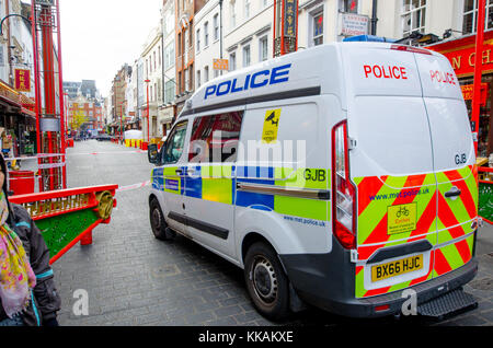 Chinatown, London, den 30. November. Der zentrale Teil der Gerrard Street in Chinatown wird durch Polizei und ein forensics Zelt errichtet, außerhalb der neuen Loon Moon Supermarkt Credit besiegelt: PjrNews/Alamy leben Nachrichten Stockfoto