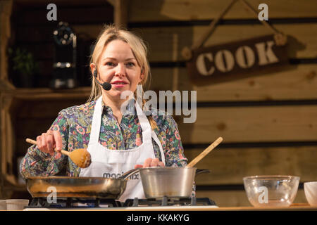 Birmingham, Großbritannien. 30 Nov, 2017. Rosie Burkett auf der Küche Bühne Winter ein Kochen Demo durch den Winter inspiriert. Credit: Steven roe/Alamy leben Nachrichten Stockfoto