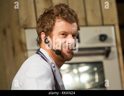 Birmingham, Großbritannien. 30. November 2017. Tom Aikens auf der Küche Bühne Winter ein Kochen Demo über das Kochen die Türkei für Weihnachten Credit: Steven roe/Alamy leben Nachrichten Stockfoto