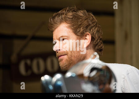 Birmingham, Großbritannien. 30. November 2017. Tom Aikens auf der Küche Bühne Winter ein Kochen Demo über das Kochen die Türkei für Weihnachten Credit: Steven roe/Alamy leben Nachrichten Stockfoto