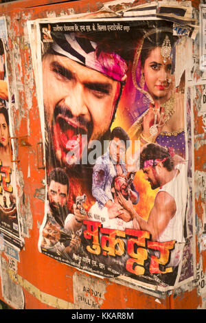 Bollywood Film Poster in der Öffentlichkeit Werbung neueste Film veröffentlicht Stockfoto
