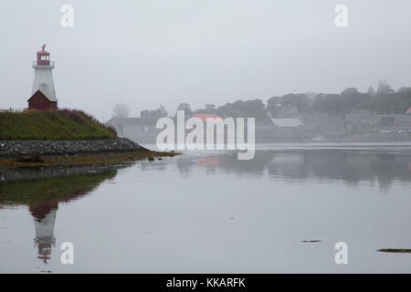 Mulholland Punkt Licht, ein Leuchtturm im Nebel, mit Blick auf den lubec verengt, auf Campobello Island in New Brunswick, Kanada, Nordamerika Stockfoto