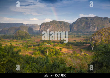 Blick auf Tal von Vinales, UNESCO-Weltkulturerbe, Vinales, Provinz Pinar del Rio, Kuba, Karibik, Karibik, Zentral- und Lateinamerika Stockfoto