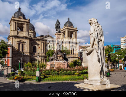 Plaza Murillo mit Dom der Basilika Unserer Lieben Frau des Friedens, La Paz, Bolivien, Südamerika Stockfoto