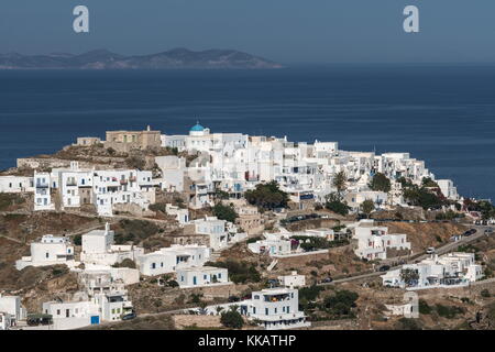 Antenne Übersicht von Kastro Dorf, mit Insel Antiparos im Hintergrund, Sifnos, Kykladen, griechische Inseln, Griechenland, Europa Stockfoto