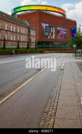 spaziergang mit regenbogenpanorama auf dem Dach des ARoS Kunstmuseums in Aarhus, Dänemark. Stockfoto