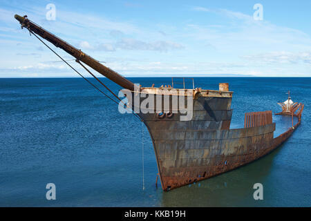 Rostende Wrack des Schiffes lord Lonsdale an der Küste der Magellanstraße in Punta Arenas, Chile. Stockfoto